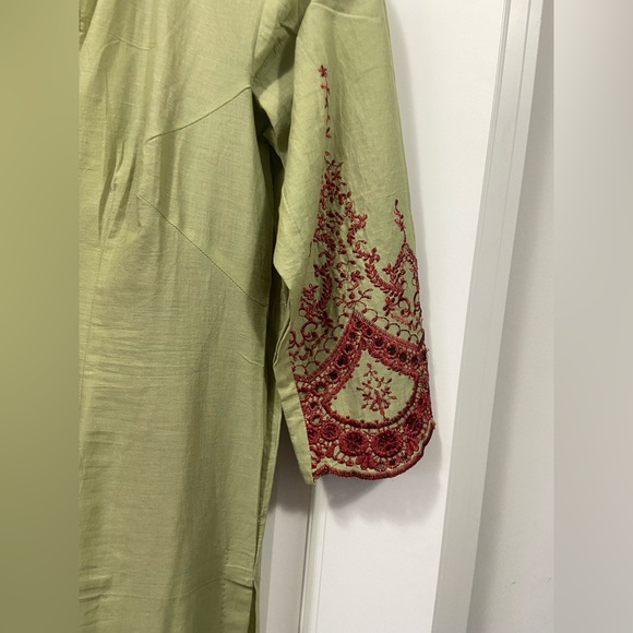 Woman’s lime green and maroon palazzo pants Indian suit - Picture 3 of 4